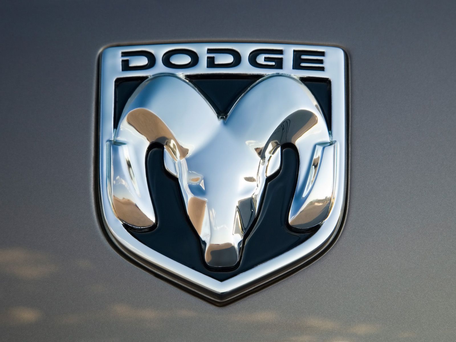 Логотип DODGE